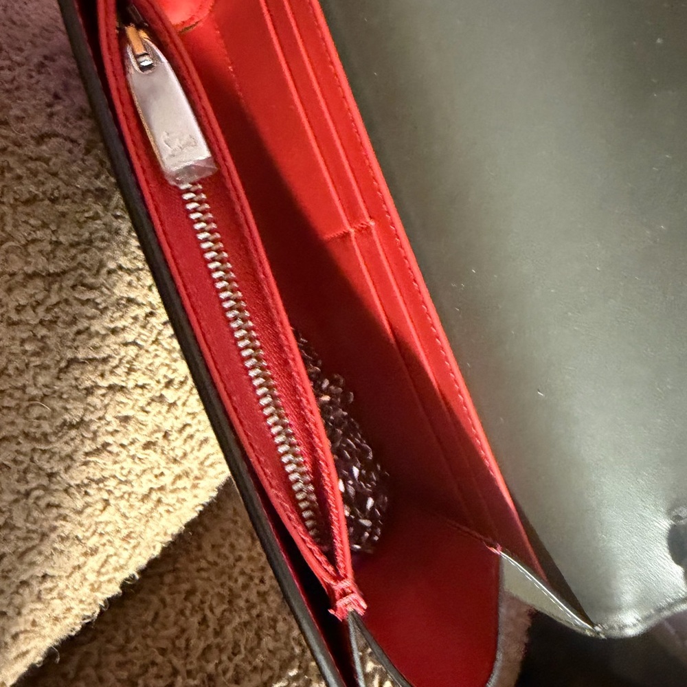 Christian Louboutin
Paloma leather handbag - Picture 6 of 7